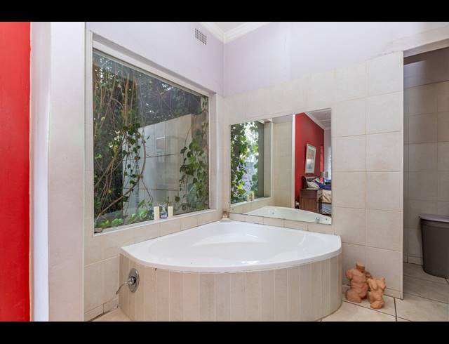 3 BEDROOM FREEHOLD FOR SALE IN NORTHCLIFF